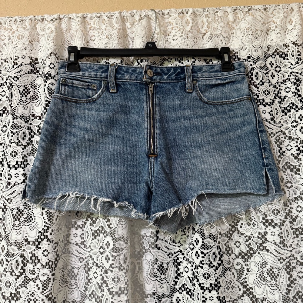 Abercrombie and fitch shorts!! Size 6!! Great condition!!